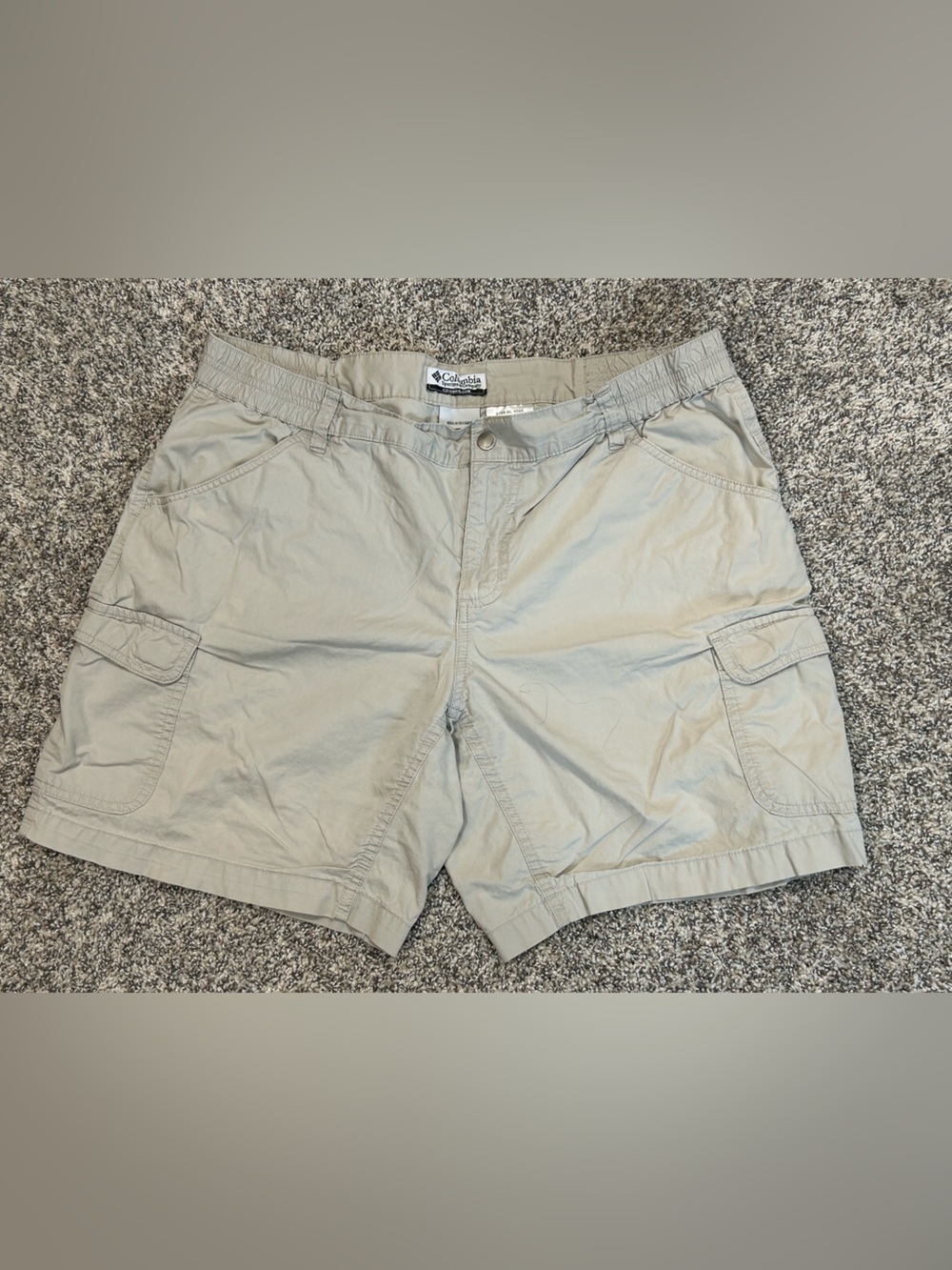Men’s Columbia Sportswear Khaki Shorts size L